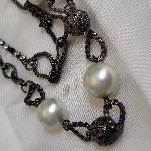 White House Black Market 32" chain, bead and rhinestone necklace. - Picture 7 of 9